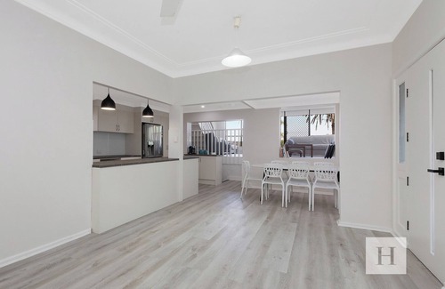 Mannering Park House | Paradise Palms - Sandy Bottom Lakefront w/Jetty!