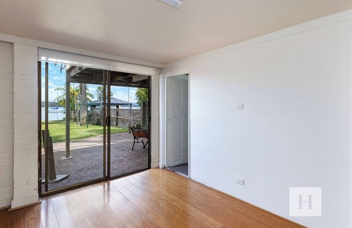 Mannering Park House | Paradise Palms - Sandy Bottom Lakefront w/Jetty!