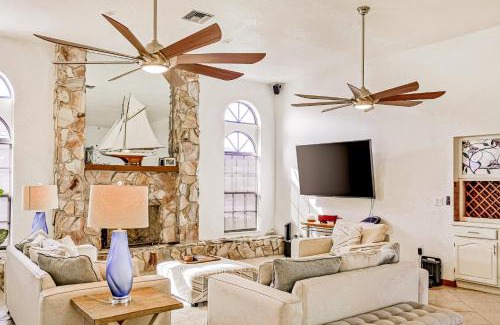 Edgewater House | Paradise Palms