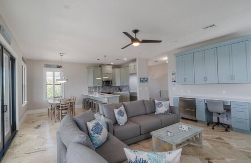 Marathon House | Paradise Palms~ Waterfront Oasis w/40' Dock, Pool, Open Water Views!