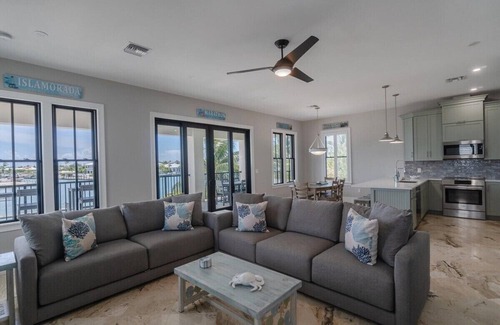Marathon House | Paradise Palms~ Waterfront Oasis w/40' Dock, Pool, Open Water Views!