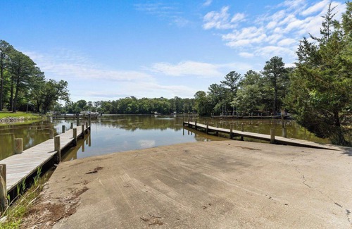 Mount Holly House | Paradise point- beach front/dock/kayak/fishing