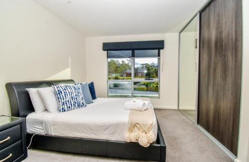 Clarence Point House | Paradise Point - Entire home in Clarence Point, Tasmania Australia, 10 guests 7 bedrooms 7 beds 3 baths