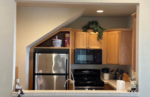 Gold Beach House | Paradise Point, Just steps away from the ocean is this oceanfront home