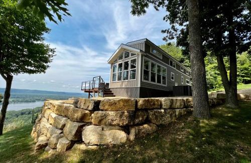 De Soto House | Paradise Point sleeps 4 Hot Tub