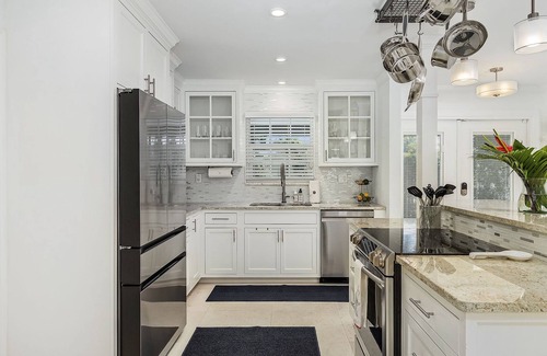 Lake Park House | Paradise Pool House for 6/Chefs Kitchen/BBQ/Nr Beach/5thAve