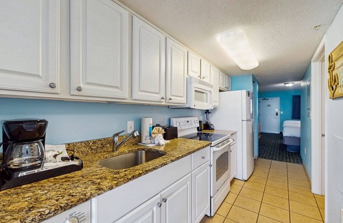 Myrtle Beach Condo | Paradise Resort condo with indoor & outdoor pools, tiki bar & beach access