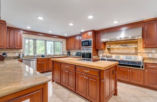 Winchester House | Paradise Resort-Dock, Pool, Hot Tub, Movie Theatre