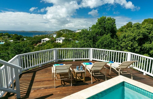 Gift Hill Villa | Paradise Revisited- All AC - 2 Bedrooms - Privacy - Large pool - Garden Retreat