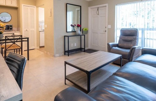 Pompano Beach Apartment | Paradise Shores #3 | 1 block to beach | 1 gig WiFi