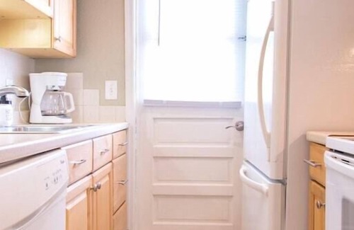 Pompano Beach Apartment | Paradise Shores #7 | 1 block to beach | perfect for remote work!