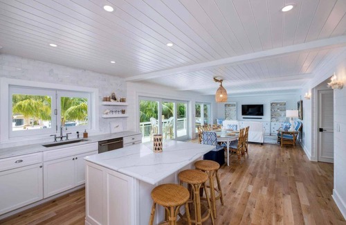 Venetian Shores House | PARADISE SHORES