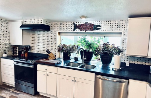 Homer House | Paradise Suites in Homer Alaska, an entire house w/a hot tub