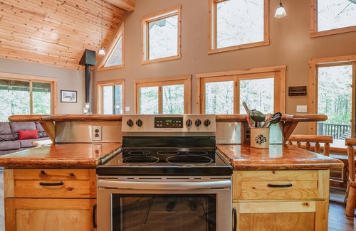 Unionville Cabin | Paradise View Log Cabin near Lake Lemon. Four bedrooms, pet-friendly!
