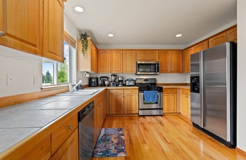 Marysville House | PARADISE VILLA: Central AC, fenced, W hot tub