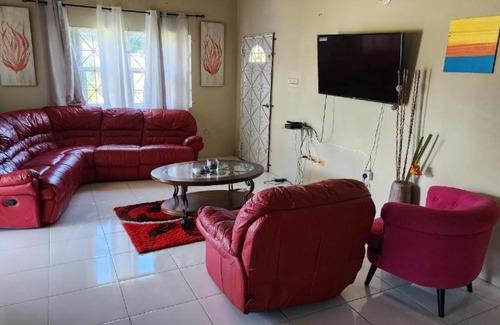 Runaway Bay Villa | PARADISE VILLA Savannah