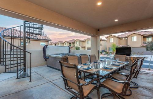 Santa Clara House | Paradise Village 111 Private Hot Tub, Fire Pit, Nintendo Switch, Ping Pong, Pickle ball Equipment, Games, and More