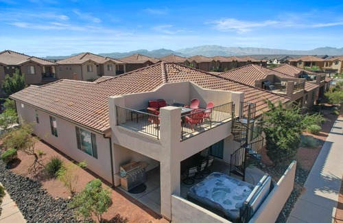Santa Clara House | Paradise Village 111 Private Hot Tub, Fire Pit, Nintendo Switch, Ping Pong, Pickle ball Equipment, Games, and More