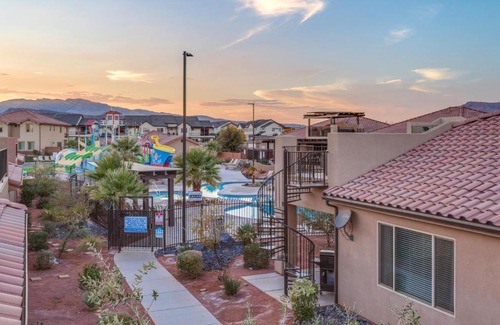 Santa Clara House | Paradise Village 111 Private Hot Tub, Fire Pit, Nintendo Switch, Ping Pong, Pickle ball Equipment, Games, and More