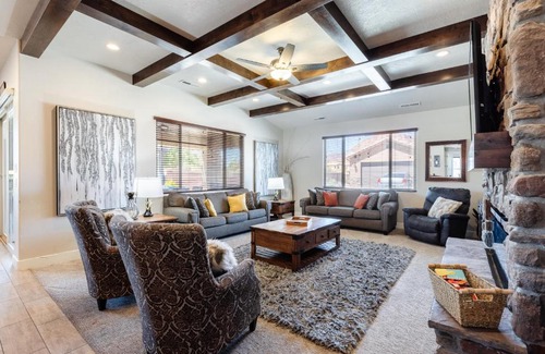 Santa Clara House | Paradise Village 117 Private Hot Tub, 2 PS4s, Telescope, Observation Balcony, Games and More