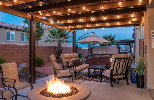 Santa Clara House | Paradise Village 95 Kid Friendly Home, Private Hot Tub, Nintendo Switch, Air-Hockey, Resort Style Pool and Water Park