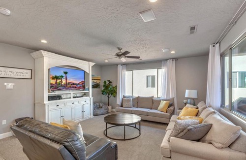 Santa Clara House | Paradise Village 95 Kid Friendly Home, Private Hot Tub, Nintendo Switch, Air-Hockey, Resort Style Pool and Water Park