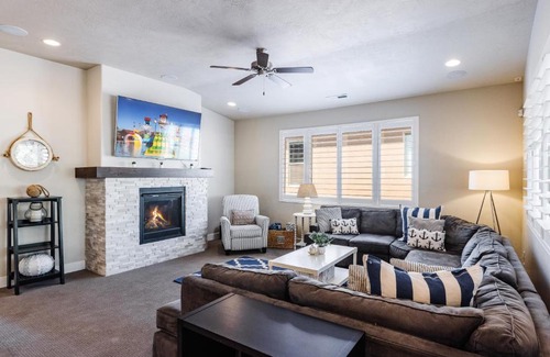 Santa Clara House | Paradise Village at Zion 28 Private Hot Tub, Outdoor firepit, and Community Pool