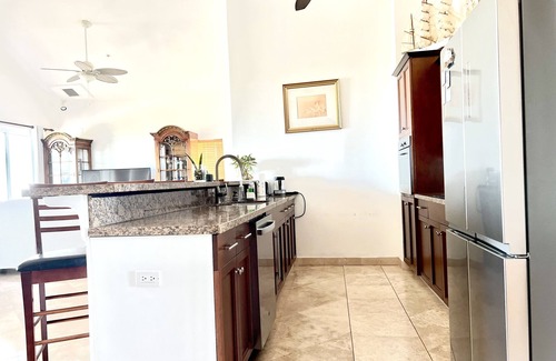 The Bight Condo | ParadiseNest Penthouse Million Dollar OceanViews-GraceBay Beach-Central Location