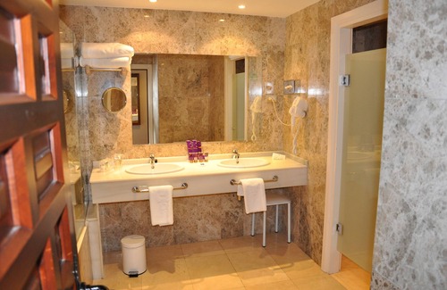 Gijon-Este Hotel | Parador De Gijon