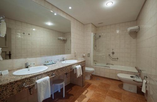 San Juan de Parres Hotel | Parador de Cangas de Onís