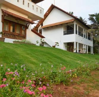 Muttom Cabin | Paraikal Beach Resort