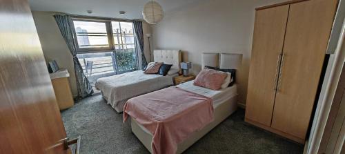 Swindon Apartment | Paramount city view