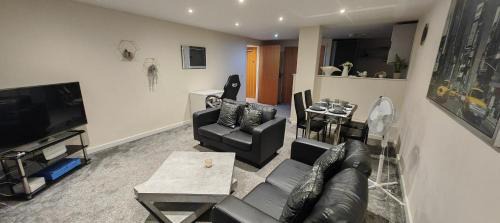 Swindon Apartment | Paramount city view