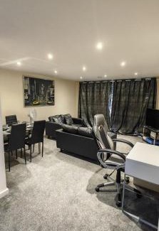 Swindon Apartment | Paramount city view