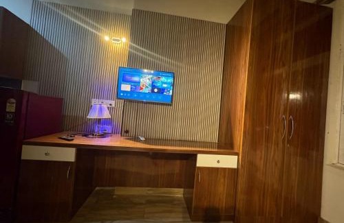 Greater Noida Apartment | paramount golf forest