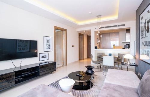 Business Bay Apartment | Paramount Tower 1 Bedroom, Hollywood Style Stay