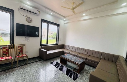 Sojat Hotel | Paras Resort