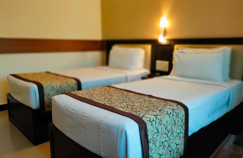 Muvattupuzha Hotel | Paray Residency