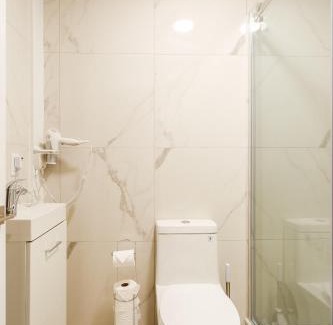 Mile End Apartment | Parc Avenue Lofts