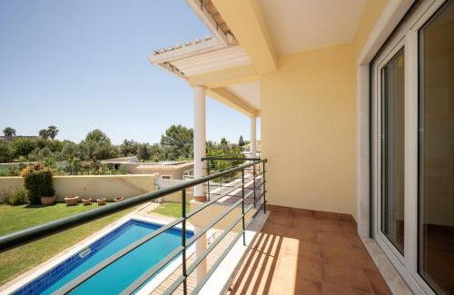 Parede Apartment | Parede Villa By Hosty