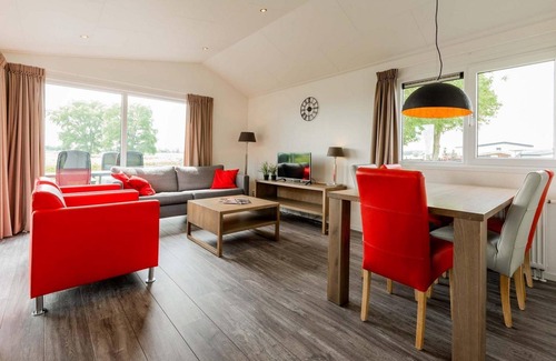 Veen Ski Chalet | ✓ Parel at Recreatiepark het Esmeer ✓ Holiday home for 5 persons ✓ Located in Aalst (Gelderland) ✓ Waterside holiday park ✓ Book directly through the park