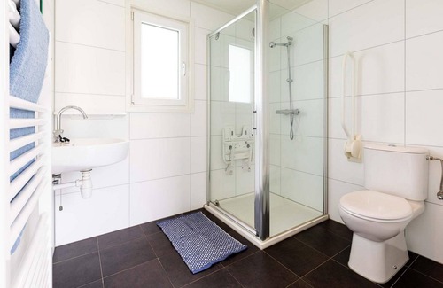 Veen Ski Chalet | ✓ Parel at Recreatiepark het Esmeer ✓ Holiday home for 5 persons ✓ Located in Aalst (Gelderland) ✓ Waterside holiday park ✓ Book directly through the park