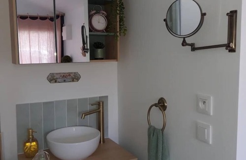 Saint-Pierre-es-Champs Bed & Breakfast | Parenthèse Cosy guest room and private beauty salon