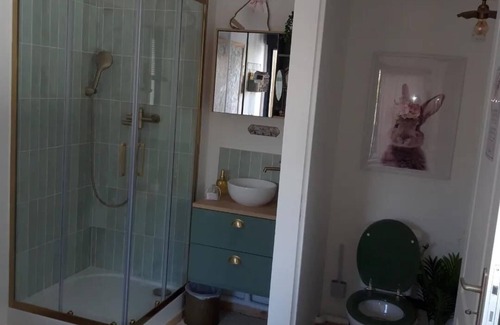 Saint-Pierre-es-Champs Bed & Breakfast | Parenthèse Cosy guest room and private beauty salon