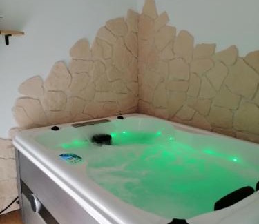 Malzeville Ski Chalet | Parenthèse et spa à deux pas de la place Stanislas