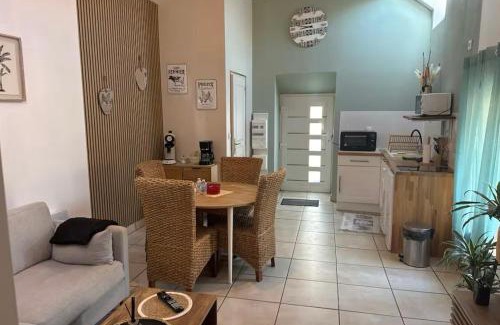Deyvillers Apartment | Parenthèse romantique avec spa privatif