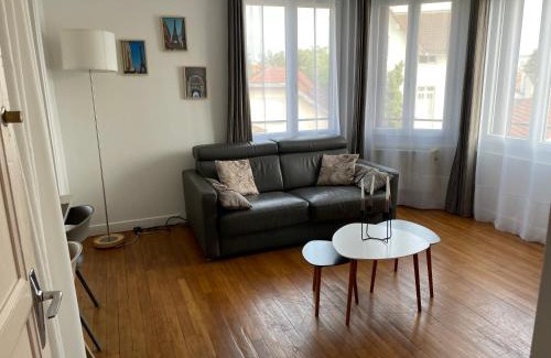 Clamart Apartment | Parfait pour visiter ou travailler près de Paris - Makalu