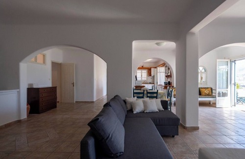 Krotiri House | Parikia Cove Mansion