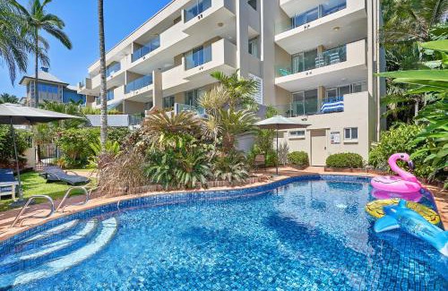 Palm Cove Apartment | Paringa 2 Bedroom Top Floor Beach Front Apartment
