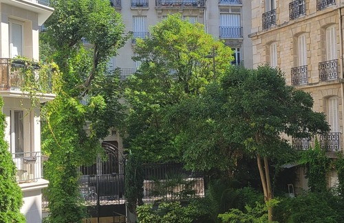 16th Arrondissement Apartment | Paris Chic Trocadero Private apartment in Passy 500 meters from the Eiffel Tower